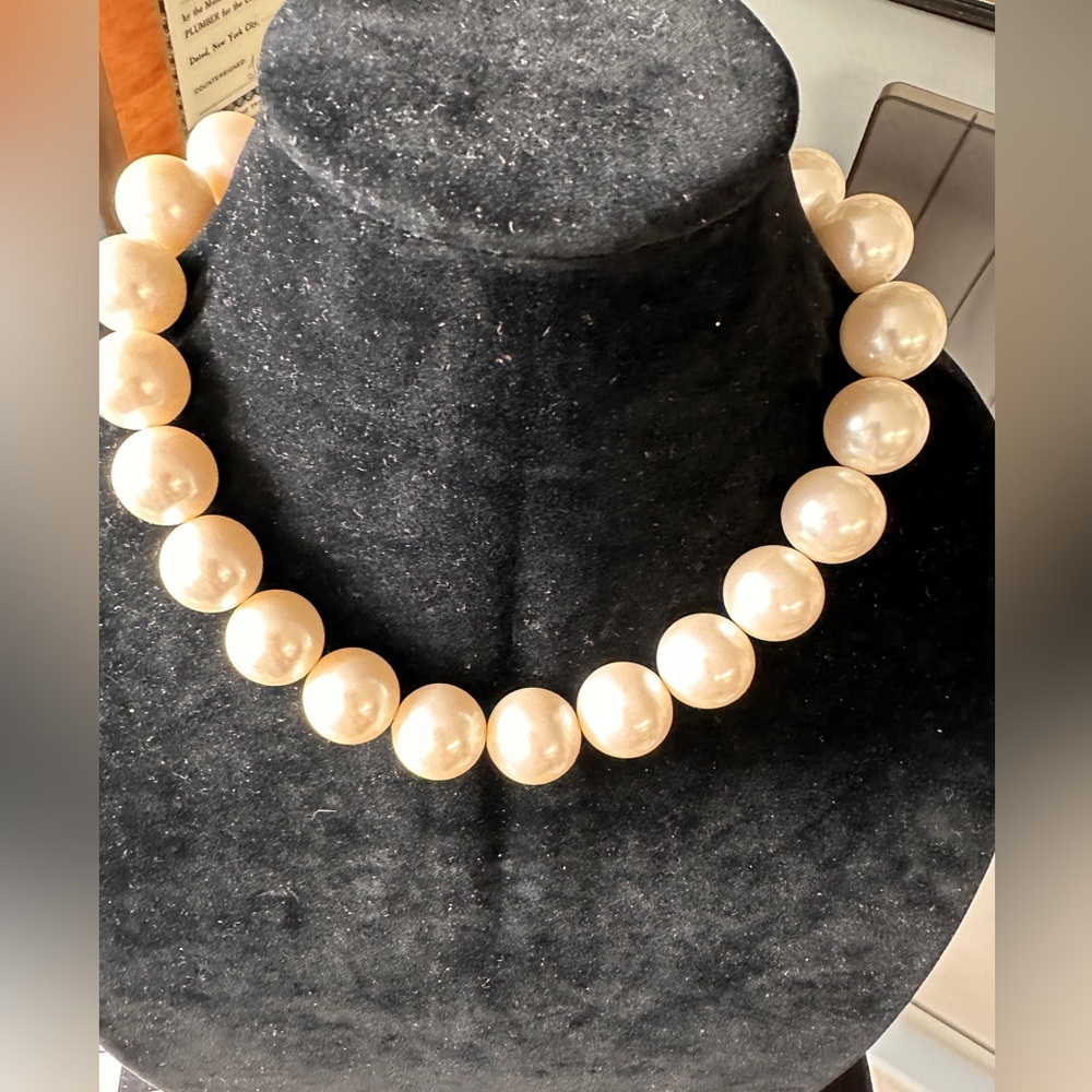 Anne Klein - Picture 2 of 4